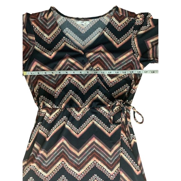 Maurices Womens Chevron Print Stretch Maxi Dress With Short Sleeves & Tie Waist - Picture 4 of 9